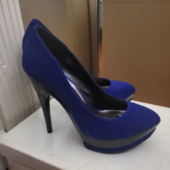 Pumps - Picture 2 of 5